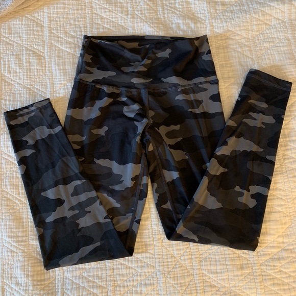 aerie Pants - Aerie camo leggings, size medium